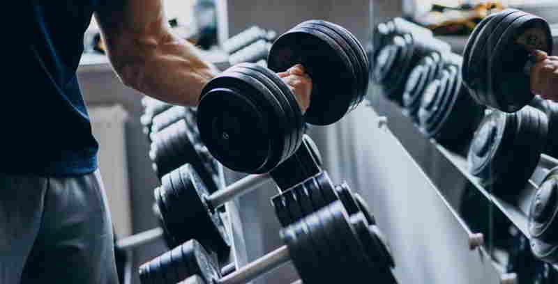 Los 5 peores hábitos fitness que no dan resultados y dañan la salud, según una entrenadora personal